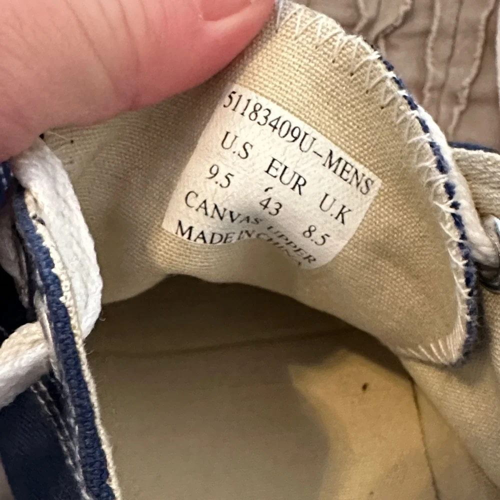 Levi's Sneakers with White Accents